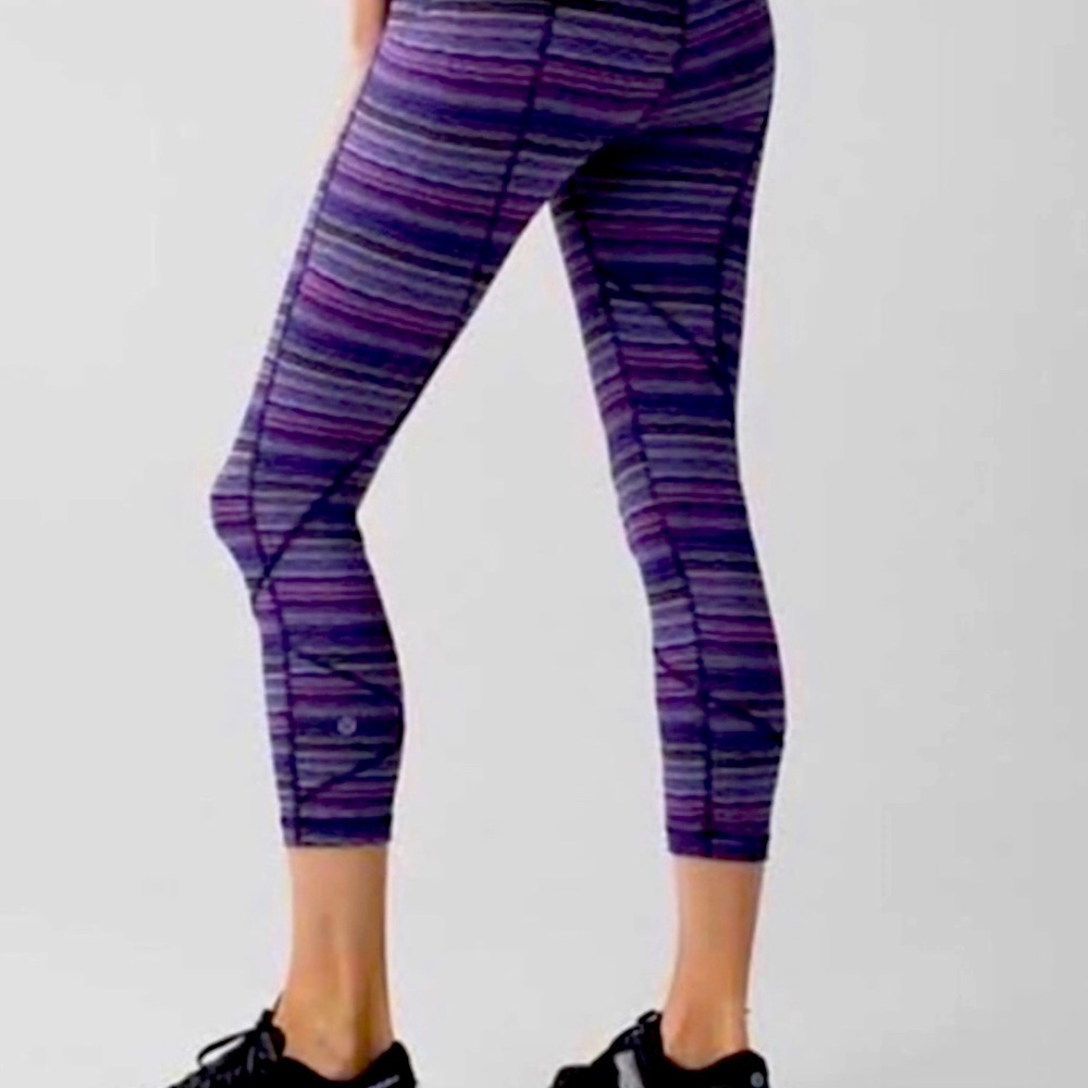 Lululemon Women’s Wavy Striped Multi-Color Cropped Athletic Leggings Sz 4
